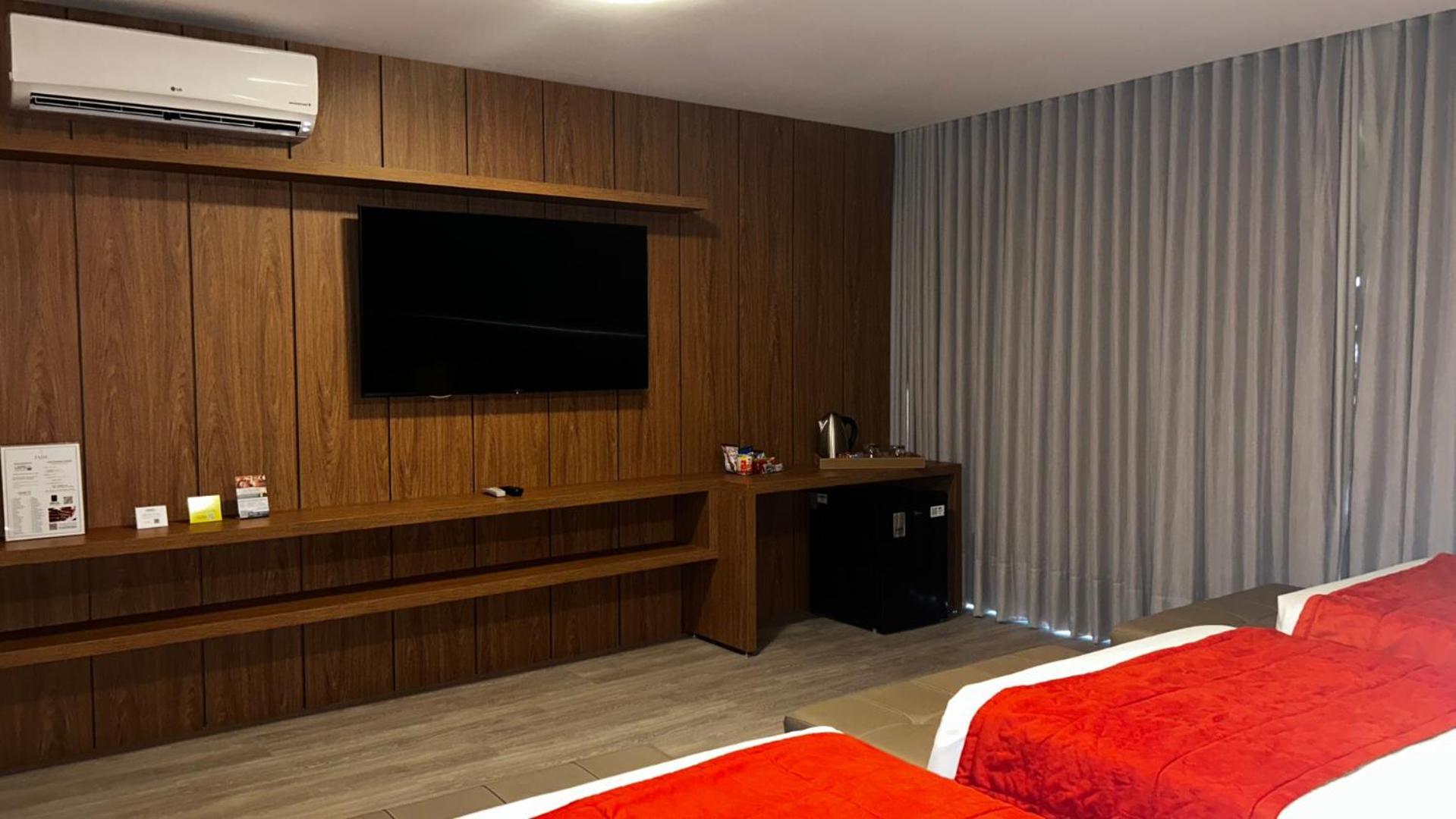 Jade Hotel